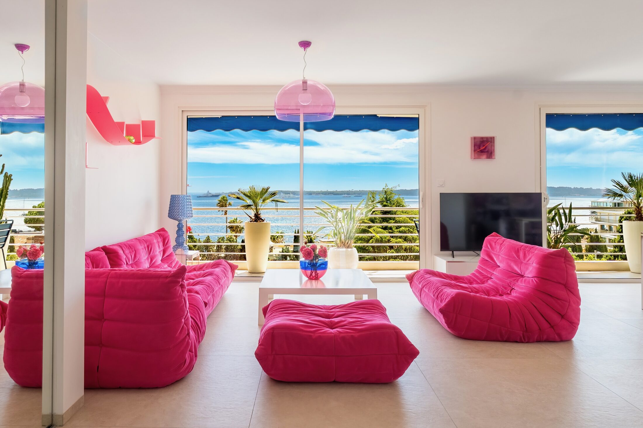 Salón con vista al mar, Royal Pink