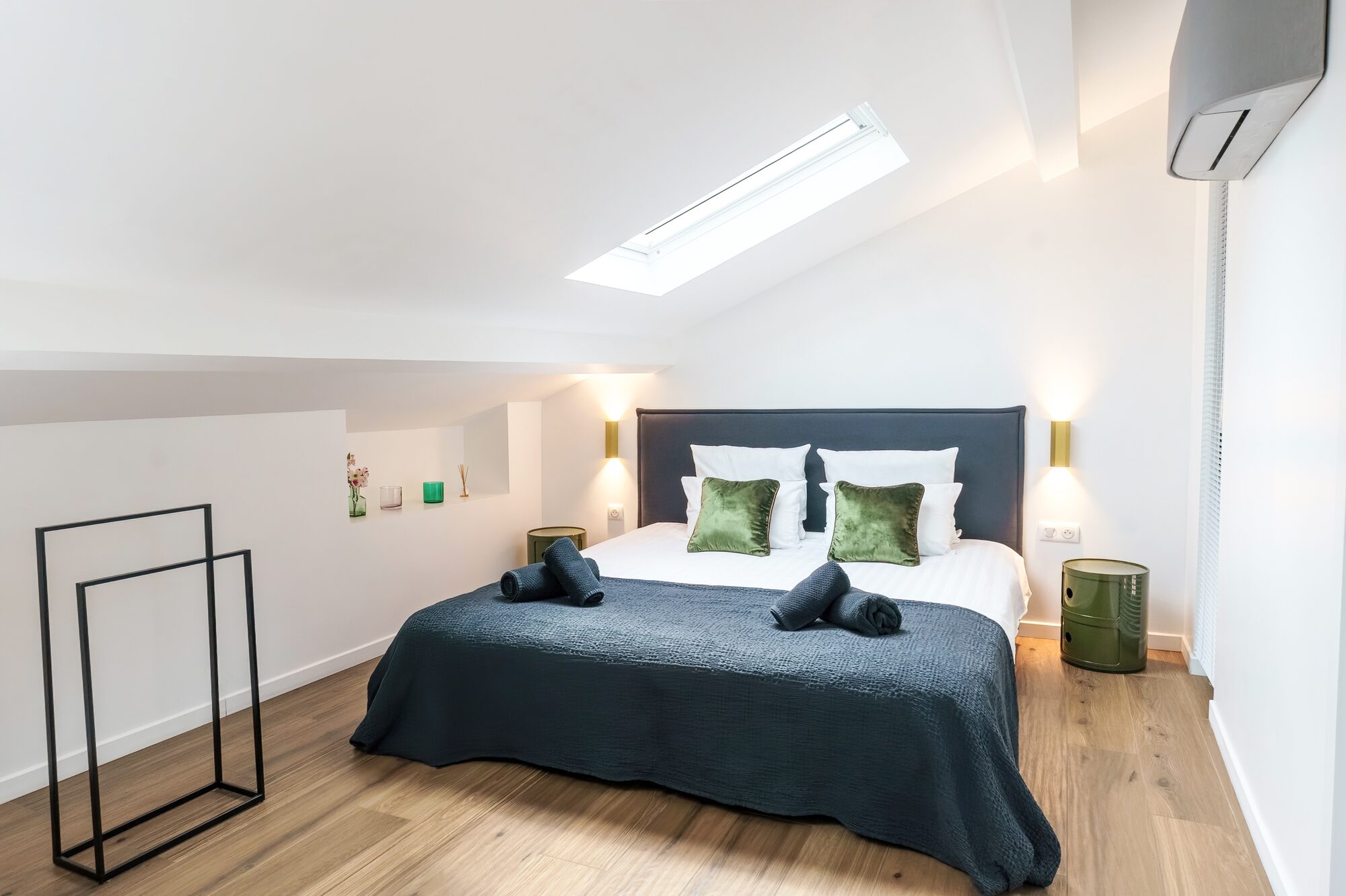 Dormitorio con detalles verdes, Meynadier