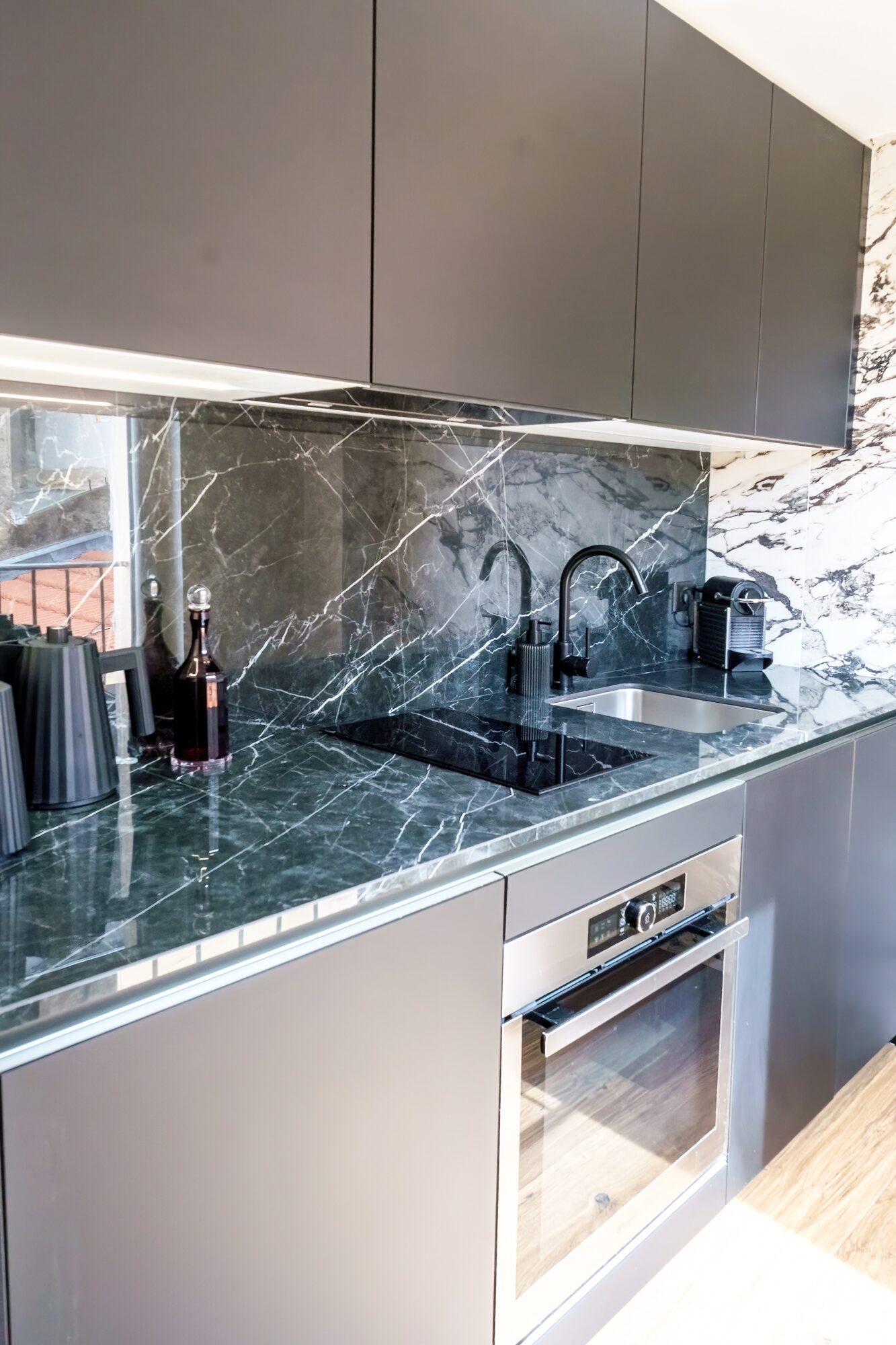 Cocina, detalle del horno y fregadero, Meynadier