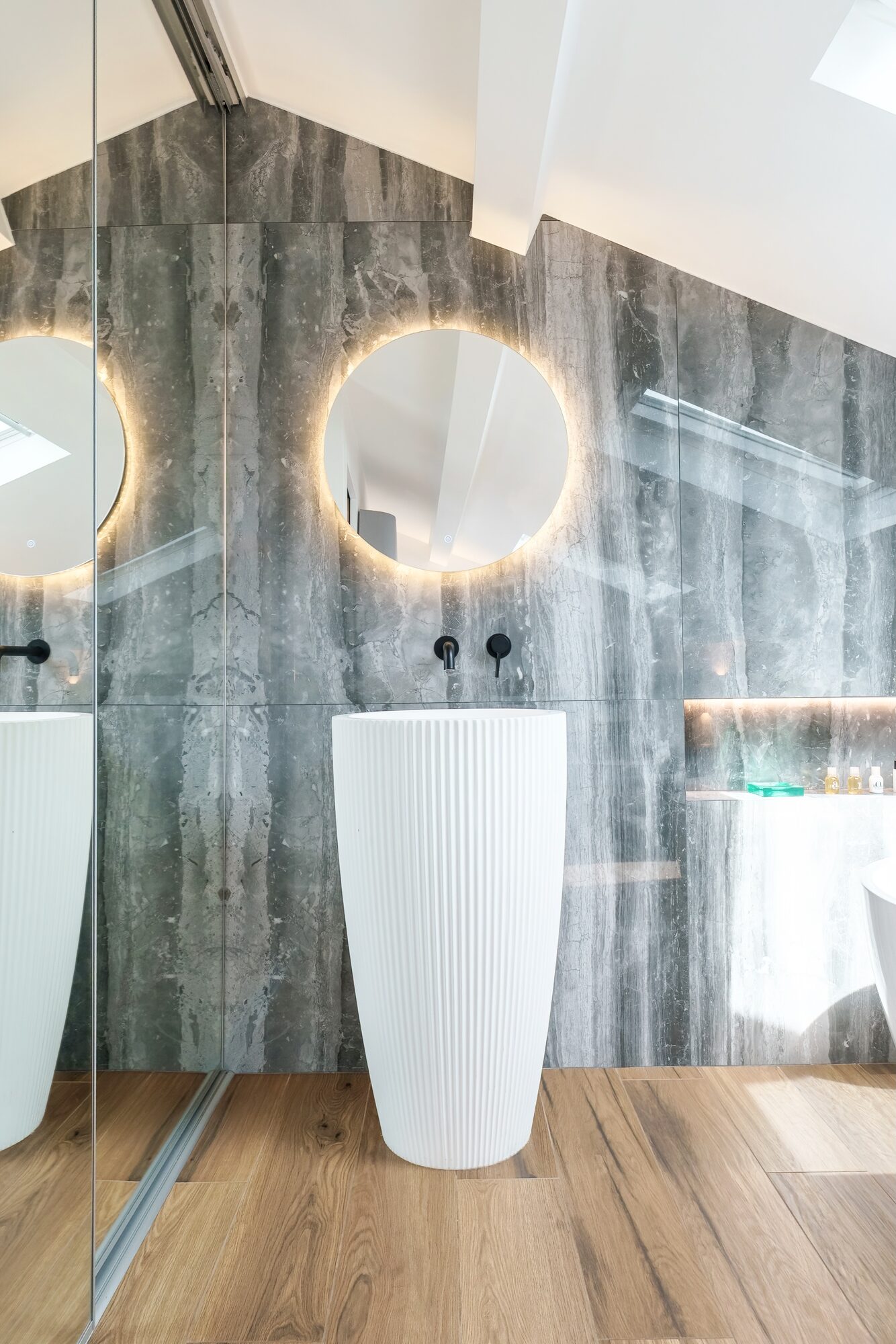 Baño, primer plano del lavabo, Meynadier