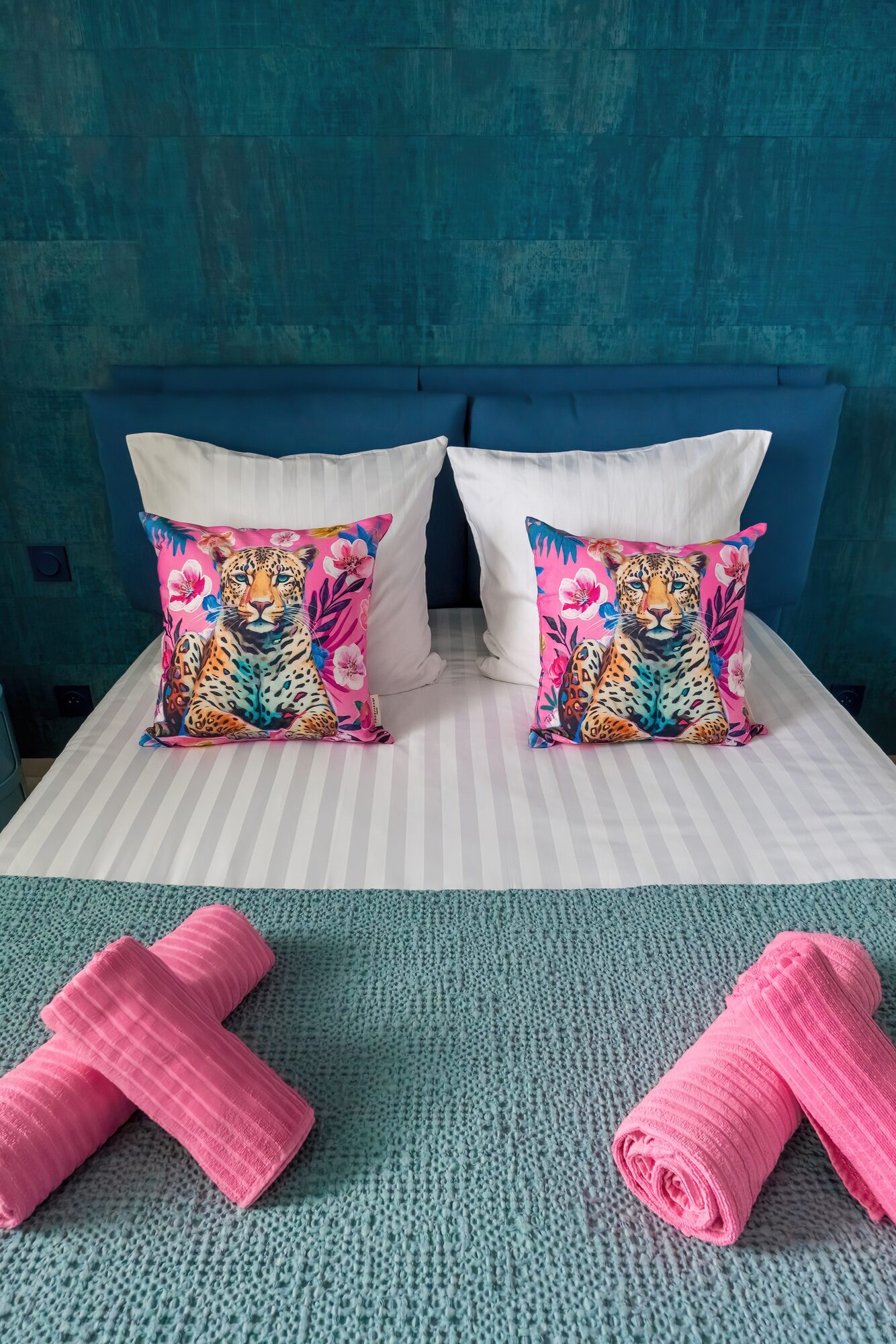 Dormitorio color verde azulado, Royal Pink