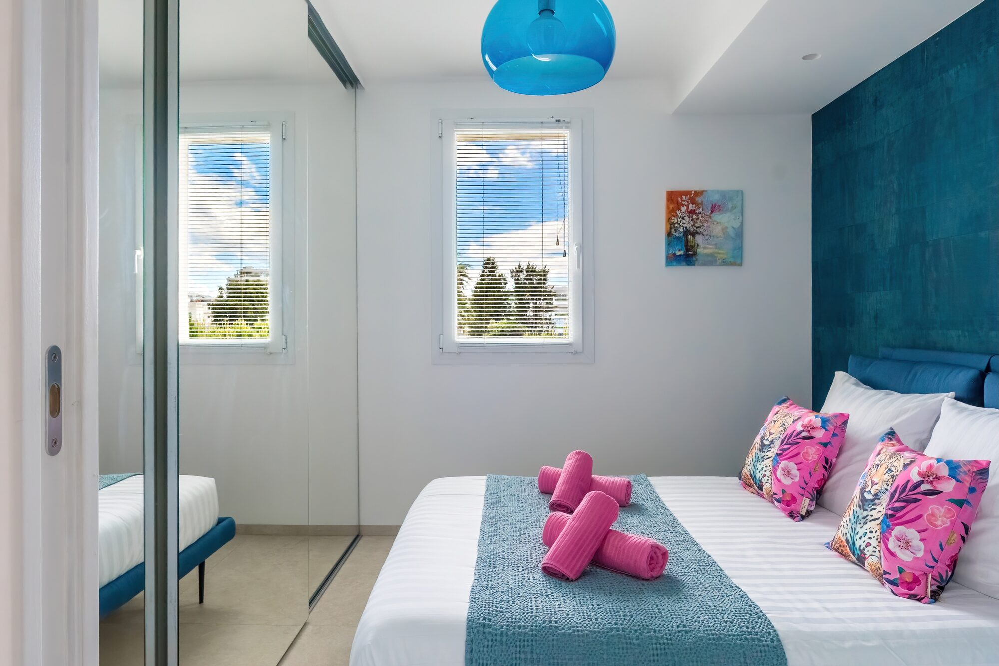 Dormitorio verde azulado, detalle, Royal Pink