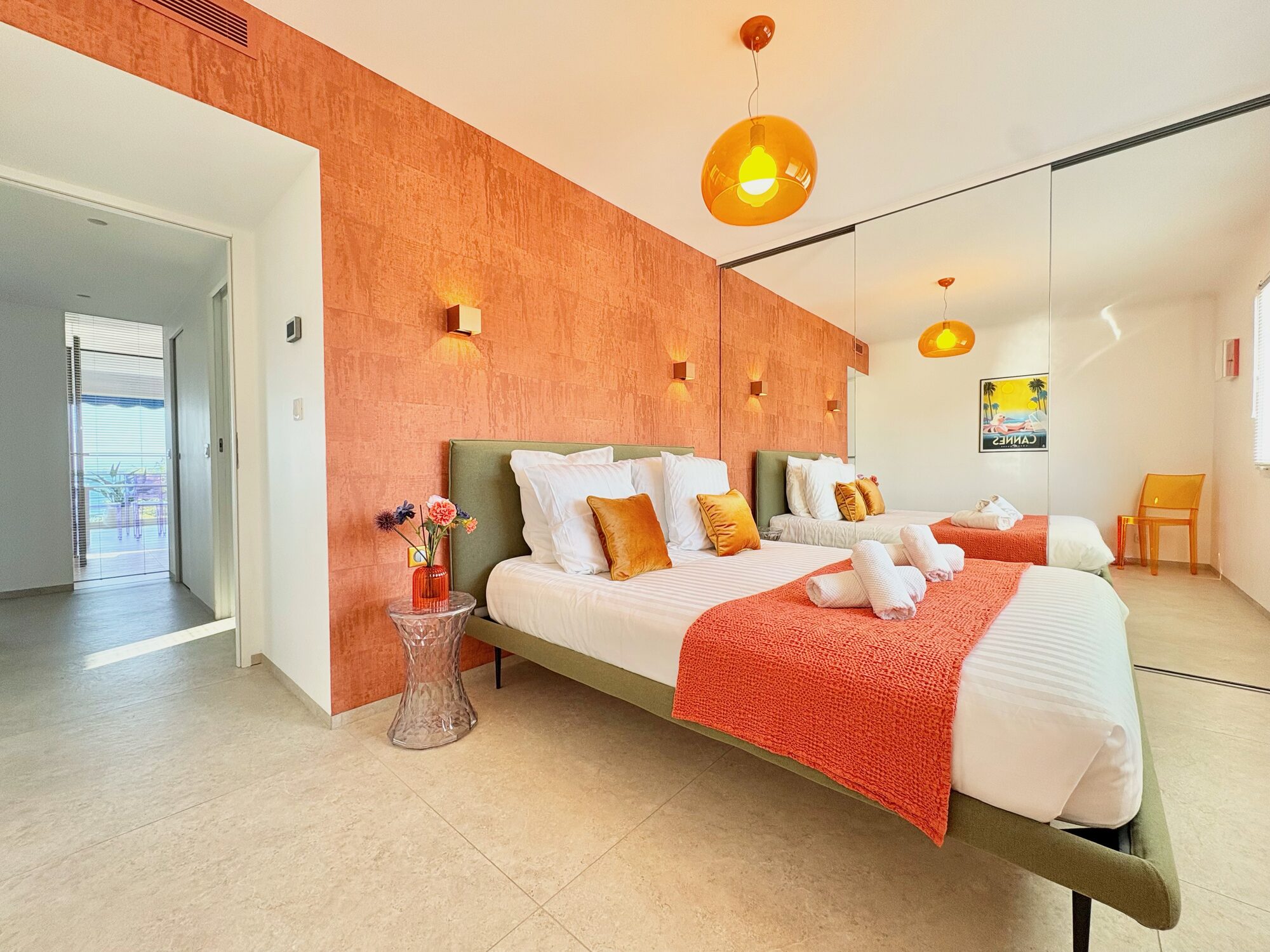 Dormitorio naranja con camas gemelas, Royal Pink