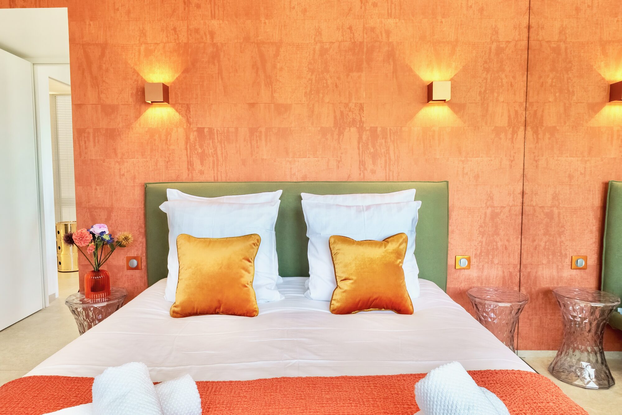 Dormitorio naranja y verde, Royal Pink