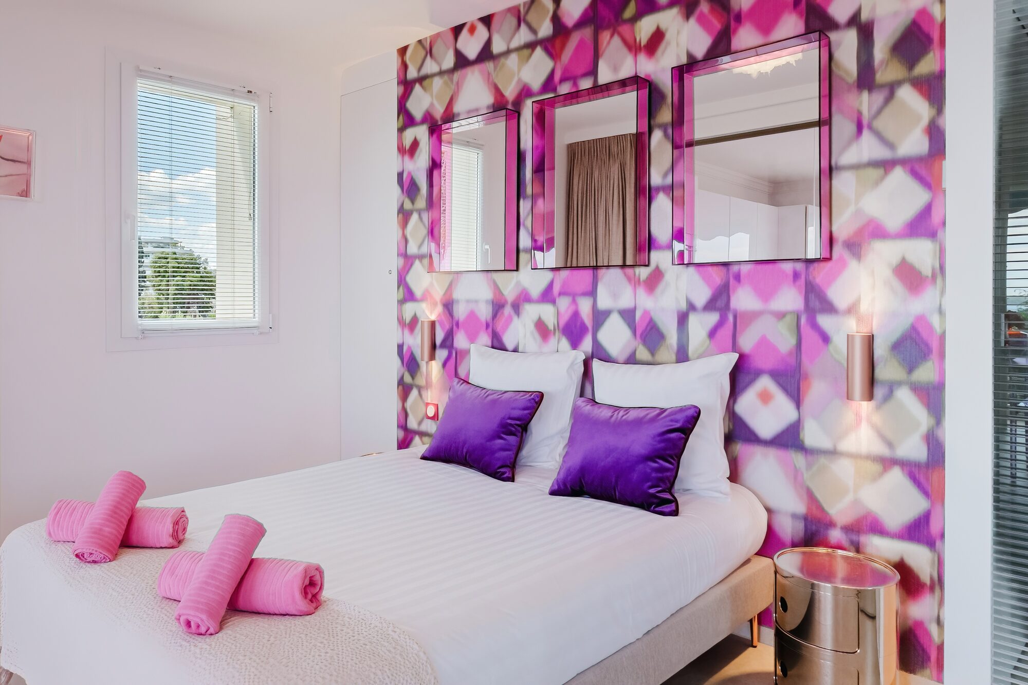 Dormitorio rosa y morado, vista general, Royal Pink