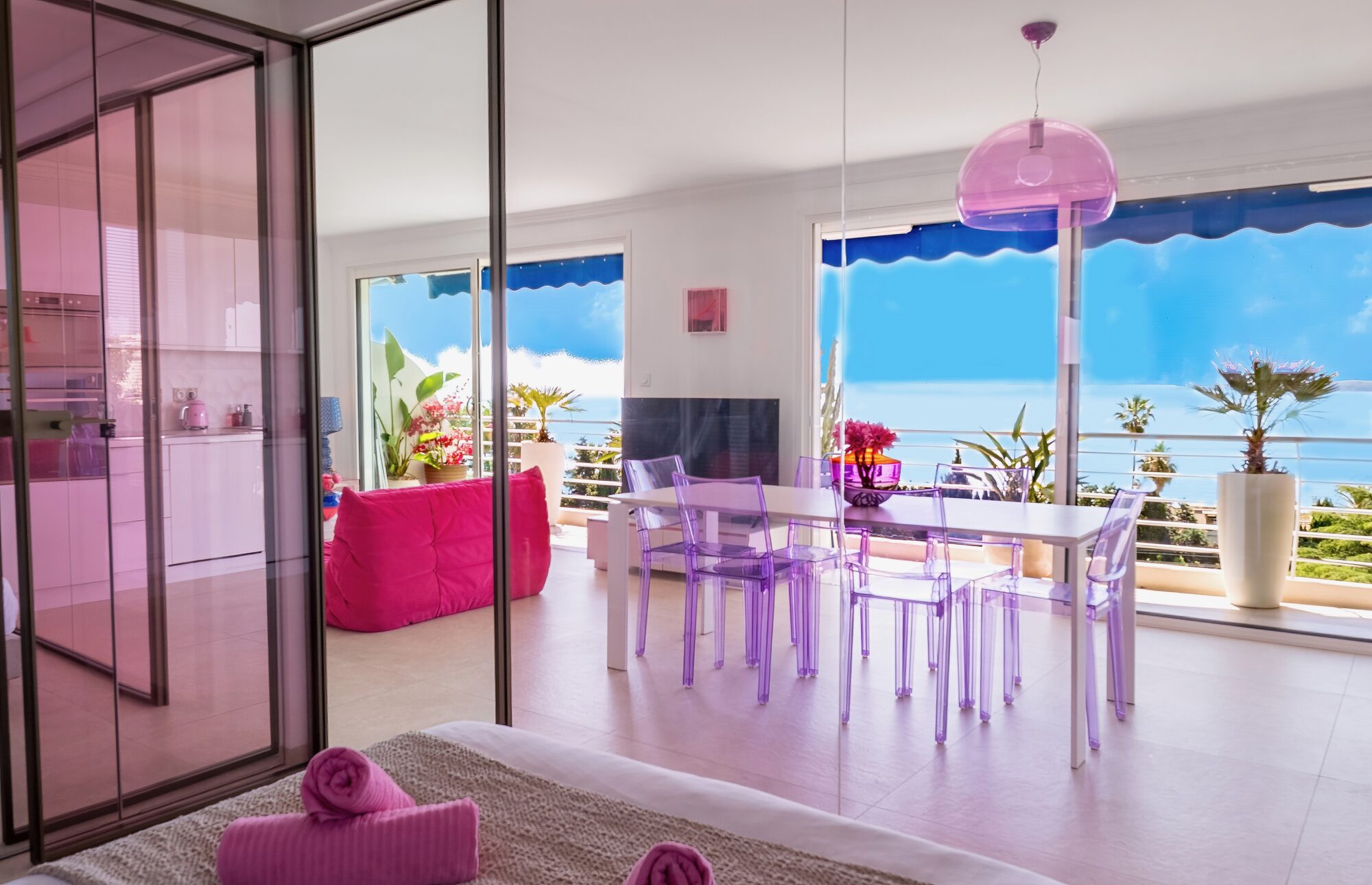 Comedor, reflejo del dormitorio, Royal Pink