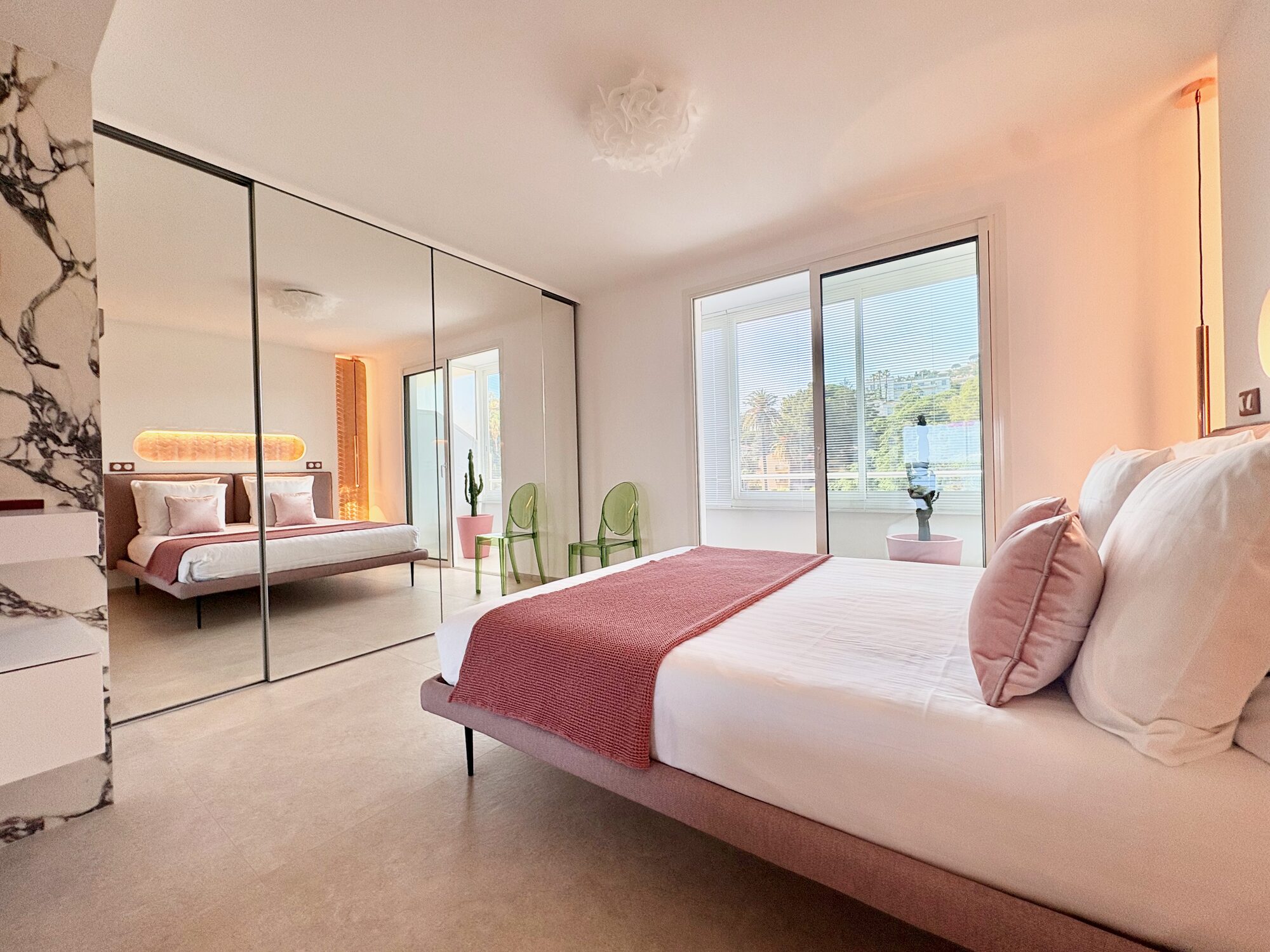 Suite principal, vista a la ventana de la terraza, Royal Pink